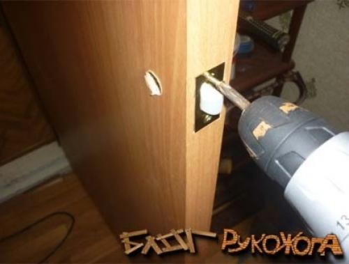 Как врезать замок в межкомнатную дверь без фрезера. Как правильно врезать замок вмежкомнатную дверь