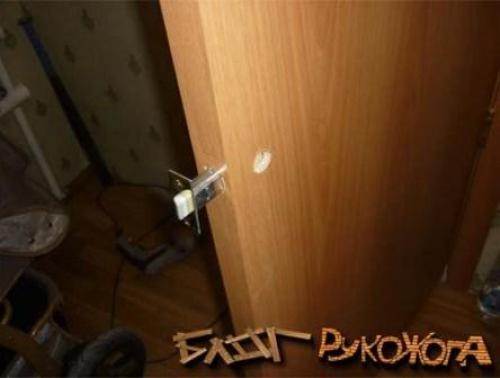 Как врезать замок в межкомнатную дверь без фрезера. Как правильно врезать замок вмежкомнатную дверь