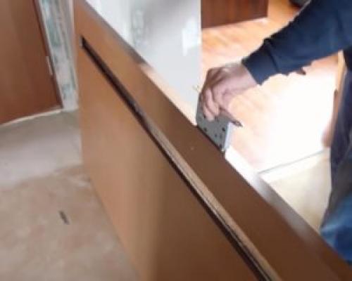 Как врезать замок в новую деревянную дверь своими.. Процесс изготовления паза под замок