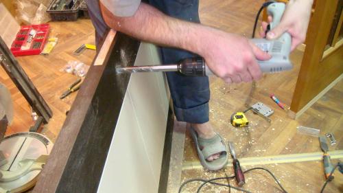 Врезка замка в межкомнатную дверь размеры. Нажимная ручка