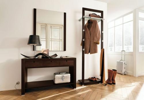 Как украсить комод в прихожей. Комоды в прихожую – удобство или лишняя мука?