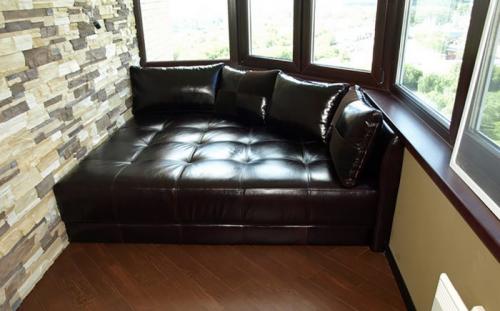 Диван на балкон с ящиком для хранения: функциональная мебель-сундук