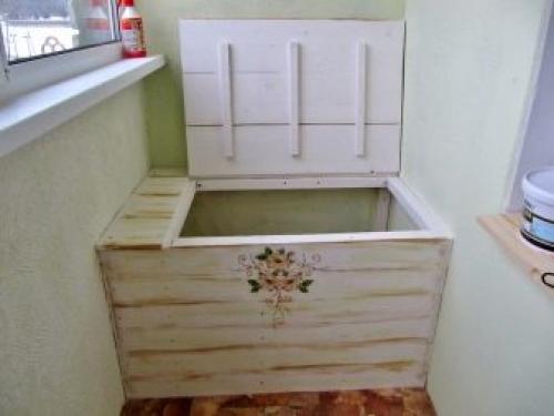 Диван на балкон с ящиком для хранения: функциональная мебель-сундук 13 Диван на балкон с ящиком для хранения: функциональная мебель-сундук 13