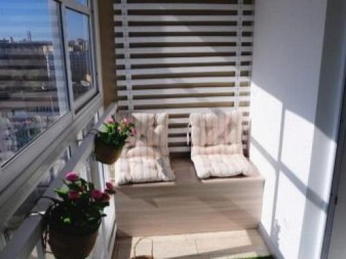 Диван на балкон с ящиком для хранения: функциональная мебель-сундук 14 Диван на балкон с ящиком для хранения: функциональная мебель-сундук 14