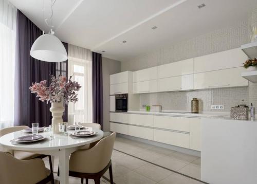 Как выбрать тюль на кухню с балконной дверью. Что учесть, выбирая шторы на кухню с балконом 18