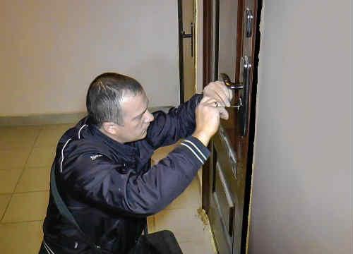 Если сломался замок на входной двери кого вызывать. Что делать, если заклинило дверь в квартире?