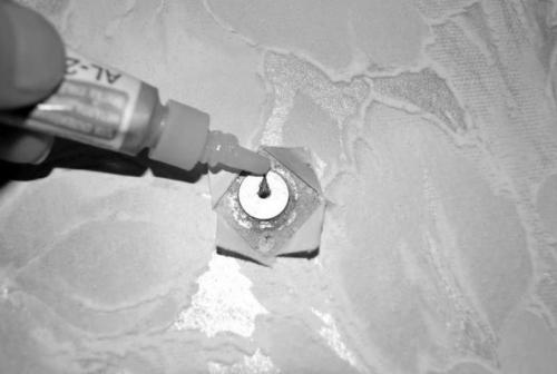 Как повесить картину без гвоздей на обои. Простые способы