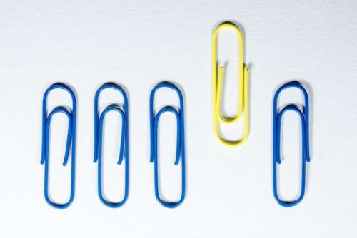 Как повесить картину без гвоздей на обои. Простые способы