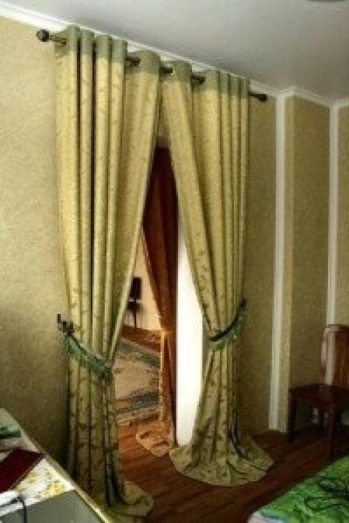 Чем закрыть дверной проем вместо двери — идеи и фото