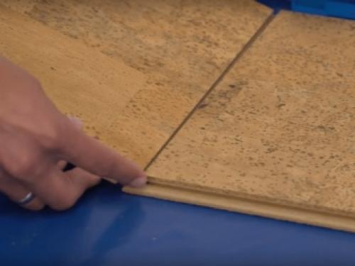 Как повесить пробковую доску на стену. Своими руками: Как сделать доску для заметок из пробок для вина 01