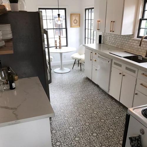 Какой линолеум лучше для кухни советы специалиста. Как выбрать линолеум для кухни: виды, характеристики, советы дизайнера