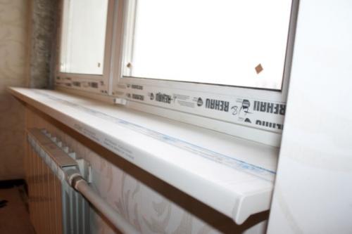 Как устанавливается подоконник на пластиковые окна. Комплектующие элементы, необходимые при установке подоконника и откосов своими руками 22