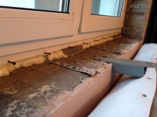 Как устанавливается подоконник на пластиковые окна. Комплектующие элементы, необходимые при установке подоконника и откосов своими руками 21