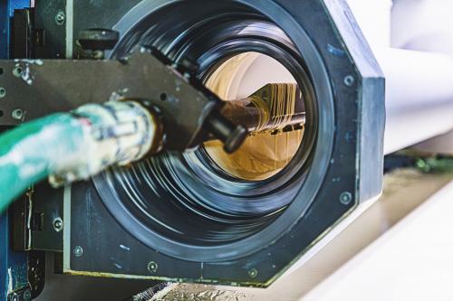 Какие материалы используются для производства виниловых обоев. Что такое винил?