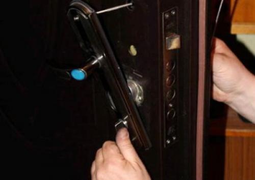 Ремонт дверного замка с защелкой. Сломалась защелка на входной двери —, что делать?