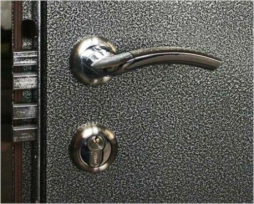 Ремонт входной двери своими руками. Четыре варианта реставрации входных железных дверей