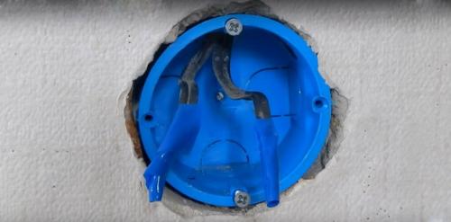 Подрозетник на 4 розетки. Правильная установка подрозетников: чем закрепить, как запитаться и подключить? Инструкция по монтажу в бетон, гипсокартон и кирпич