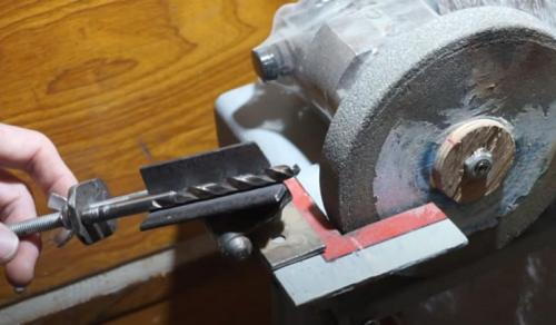 Приспособление для заточки сверл своими руками чертежи. 9 рабочих хитростей, как идеально заточить сверло