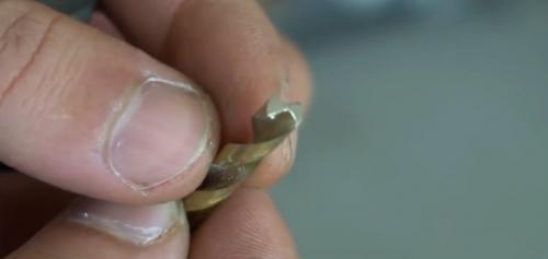 Приспособление для заточки сверл по металлу своими руками. Приспособление для заточки сверл своими руками: 2 варианта