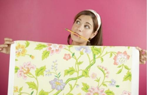 С какой части комнаты начинать клеить обои. Откуда правильно начинать клеить обои в комнате