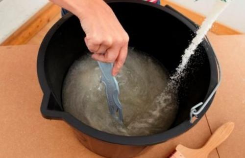 С какой части комнаты начинать клеить обои. Откуда правильно начинать клеить обои в комнате