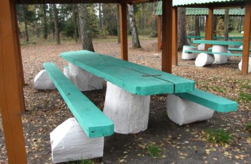 Какие дополнительные элементы можно добавить к беседке (например, полка, скамейка, балкон). Изготовление мебели