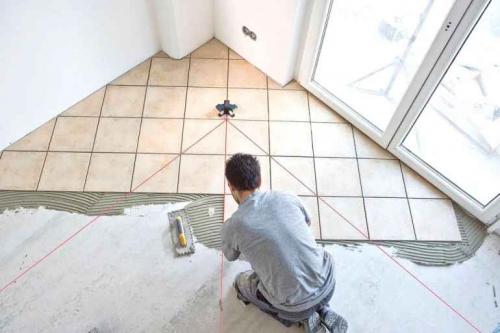 Какие материалы нужны для наклеивания плитки на плитку