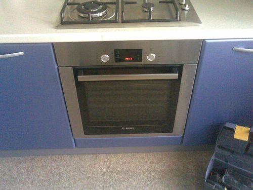 Как сделать вырезы в стенах для установки встроенного духового шкафа