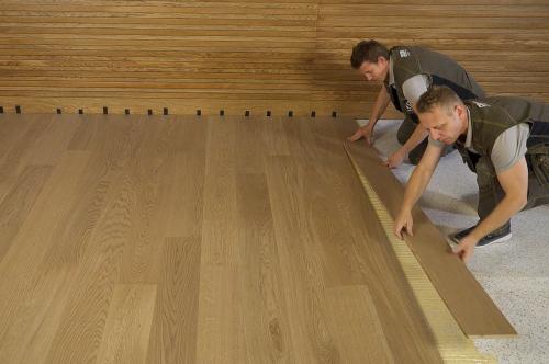 Как правильно укладывать инженерную доску для пола. Клеевой