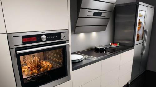 Как встроить духовой шкаф в пенал. Как выбрать мебель для духового шкафа?