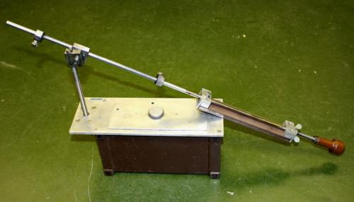 Лучшая точилка для ножей своими руками. Точилка для ножей своими руками: простейшие приспособления и создание самодельных станков