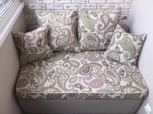 Узкий диван на балкон. 7 популярных моделей диванов, которые можно поставить на балкон