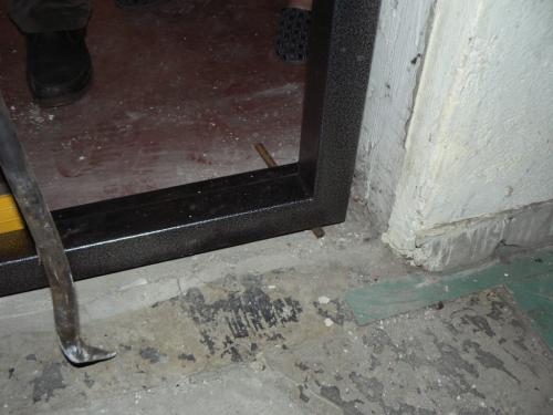 Ремонт входных дверей. Перекос дверного короба