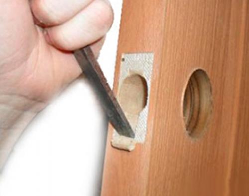 Сколько стоит врезать замок в межкомнатную дверь. Сколько в среднем о России стоит врезать замок в деревянную дверь?