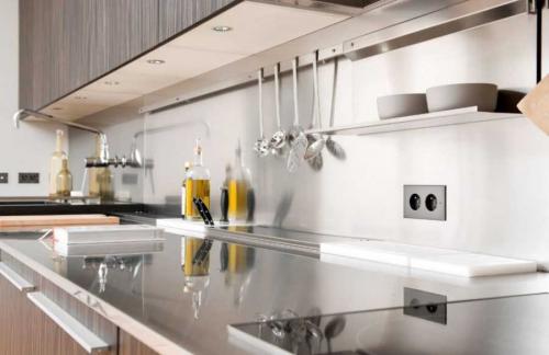 Размер розетки от пола. Высота установки розеток – стандарты, правила размещения, схемы и варианты подключения своими руками