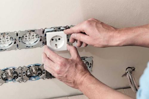 Размер розетки от пола. Высота установки розеток – стандарты, правила размещения, схемы и варианты подключения своими руками