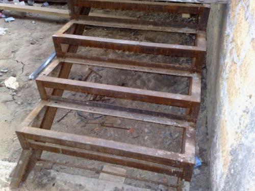 Межэтажная лестница на металлическом каркасе. Проектирование конструкций на второй этаж – схема и особенности