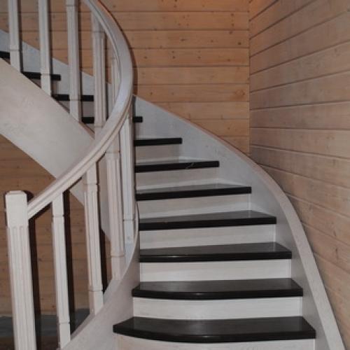 Винтовая лестница на второй этаж в частном доме. Преимущества и недостатки изготовления винтовых лестниц своими руками 22