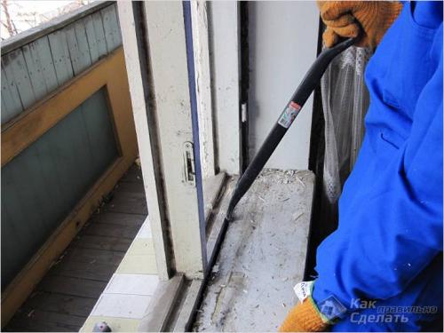 Как снять пластиковый подоконник своими руками. Демонтаж рамы пластикового окна 03