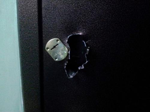 Ремонт дверей входных металлических в квартире. Почему стоит реставрировать железные двери своими руками 05 Ремонт дверей входных металлических в квартире. Почему стоит реставрировать железные двери своими руками 05