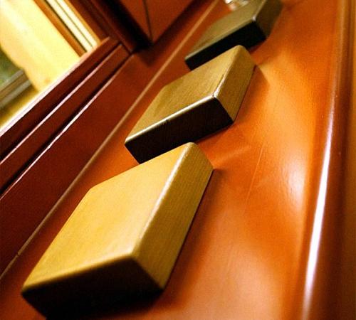 Как установить подоконник в деревянном доме. Как установить деревянный подоконник: особенности и технология монтажа