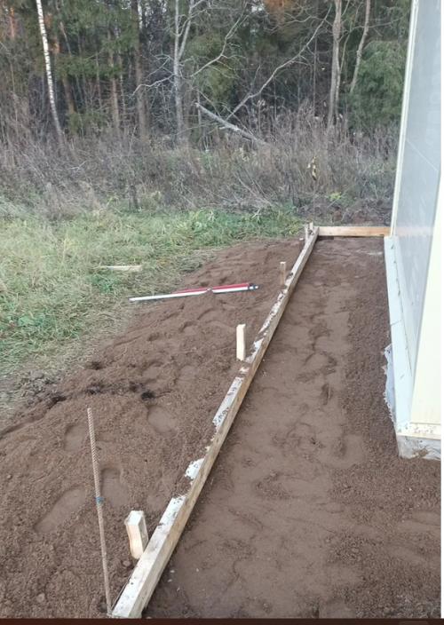 Какие инструменты и оборудование необходимы для отделки цоколя и отмостки. 3 эпапа монтажа отмостки. От шнурки до бетона   1