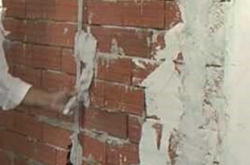 Подготовка стен под короед фасад дома. Нанесение штукатурки короед