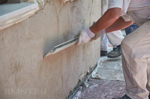 Подготовка стен под короед фасад дома. Нанесение штукатурки короед 14