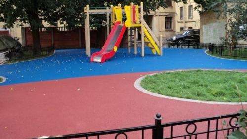 Покрытие на землю для детских площадок. Травмобезопасные покрытия детских площадок: что выбрать для участка?