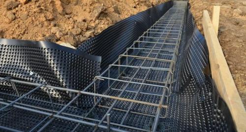 Какие факторы влияют на выбор материала для гидроизоляции фундамента. Варианты гидроизоляции защитной подложки