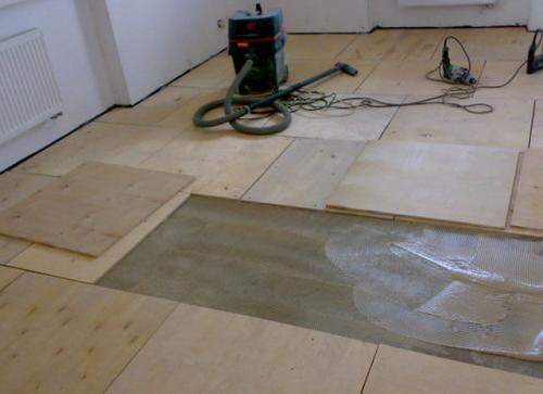 Надо ли стелить подложку под линолеум на деревянный пол. Какой вид линолеума стелить на деревянное основание 10 Надо ли стелить подложку под линолеум на деревянный пол. Какой вид линолеума стелить на деревянное основание 10