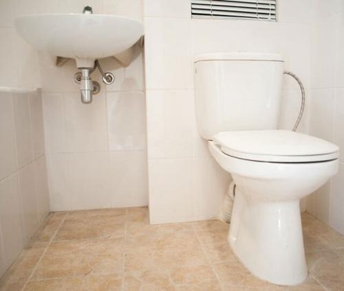 Замена унитаза в хрущевке. Нюансы выбора нового сантехприбора