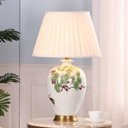 Как выбрать настольную лампу в спальню. Что еще нужно учесть