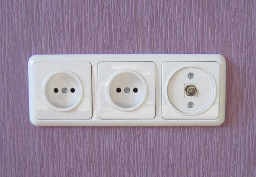 Розетка прикроватные тумбочки. Функциональные зоны в спальне